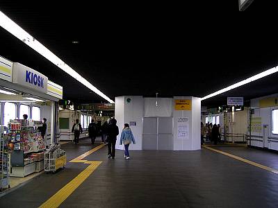 仙台駅コンコース東側から