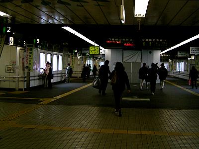 仙台駅コンコース西側から