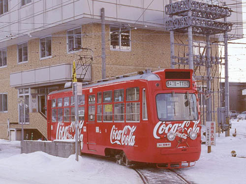 コーラの広告電車