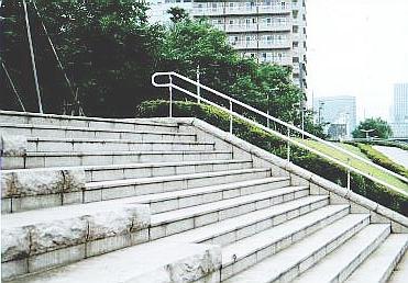 明石町河岸公園の階段