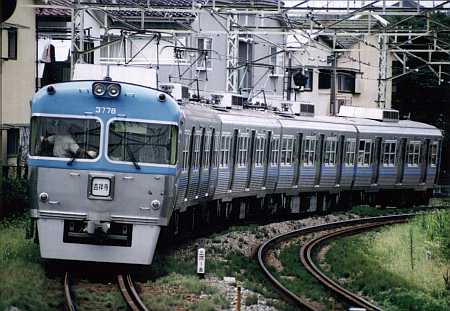 写真：京王線３０００系 リニューアル車両