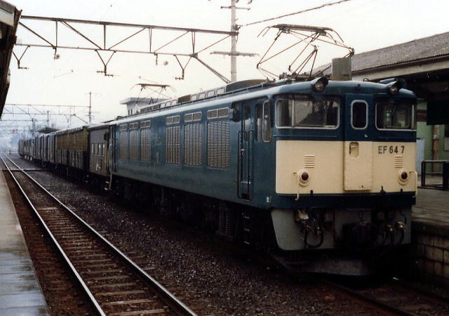 EF64 7 貨物列車