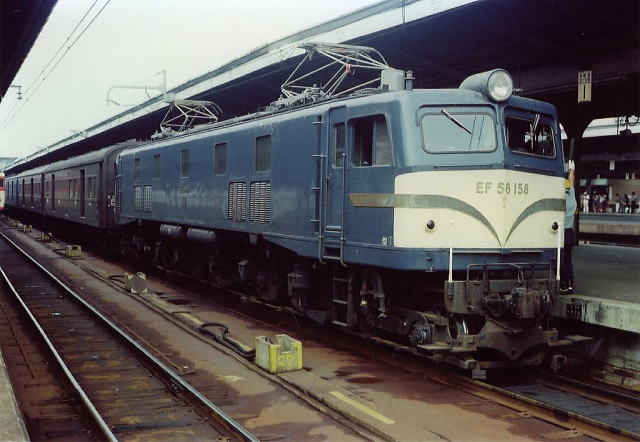 EF58 158 荷物列車