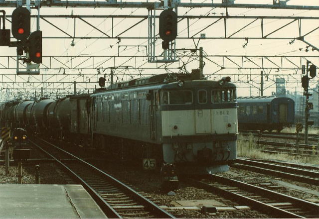 EF64 2 貨物列車
