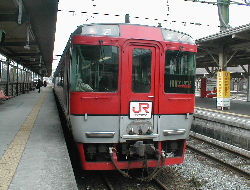 熊本駅にて、キハ１８５系特急「あそ」