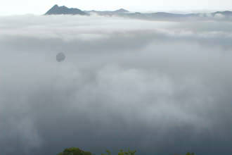 霧が立ちこめる摩周湖