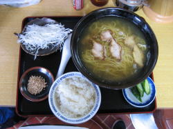 上川町・あさひ食堂の「幻の塩ラーメン」ライダースペシャル（¥８５０）