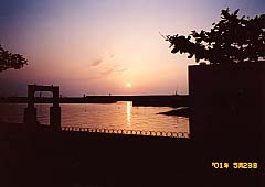 久部良港の夕日