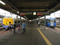 函館駅にて485系とキハ183系