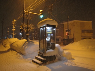 青森の電話ボックス