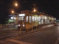 函館市内を走る路面電車1
