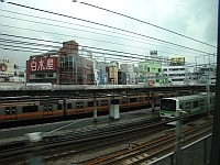 神田駅の横を通過