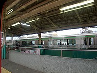 新潟行き普通列車と交換