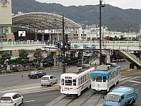 長崎駅前で離合する3系統