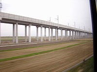 九州新幹線高架が跨いでいく