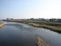 潤井川を渡る