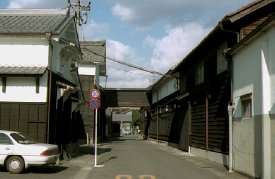 酒屋の蔵全景