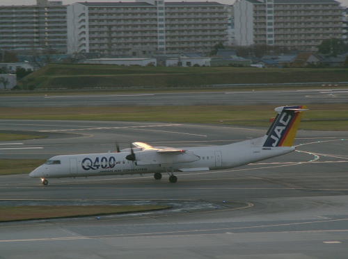 日本エアコミューター　DHC-8-Q402（JA841C）