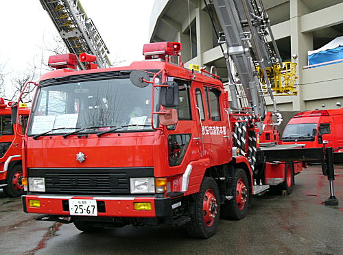秋田 屈折梯子付き消防ポンプ車
