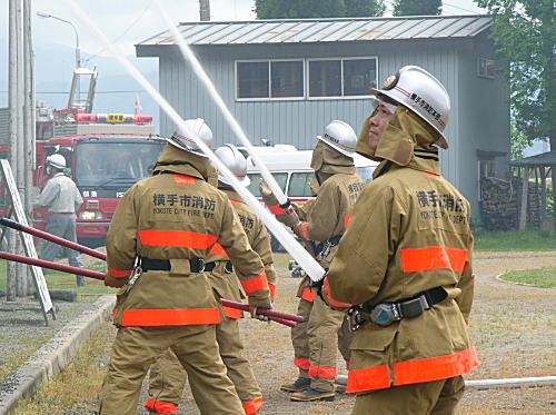 消防機関による放水訓練