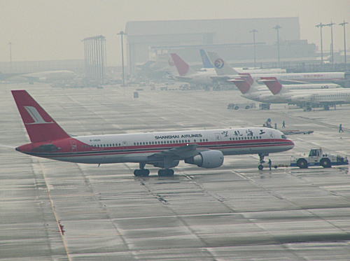 上海航空　B757-26D（B-2858）