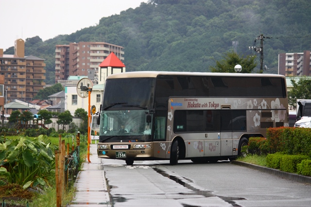 那珂川町を走る西鉄夜行高速バス、はかた号