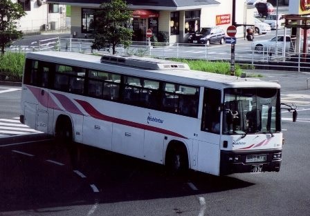 西鉄バスの試作車、福岡空港の高速バス.jpg