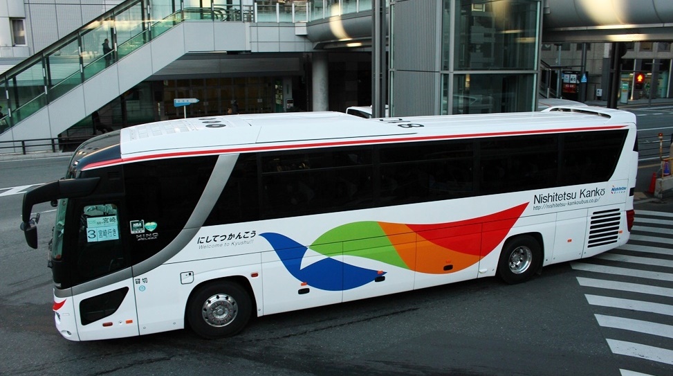 九州観光バス、西鉄観光　新型セレガ　8101.JPG