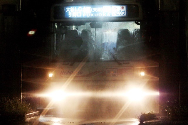 バス,洗車,夜間,北九州高速