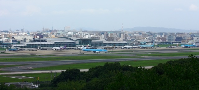 福岡空港とアクシオン福岡