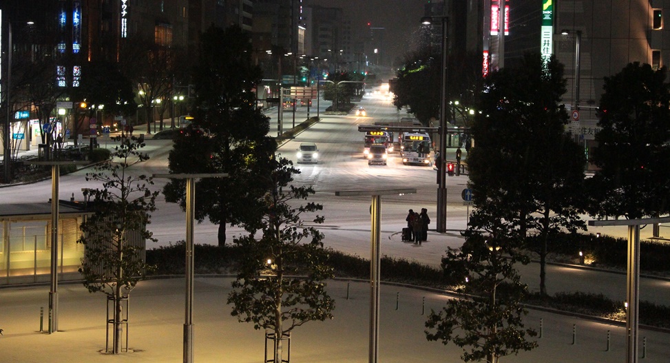 2016年1月24日、大雪の福岡、博多駅
