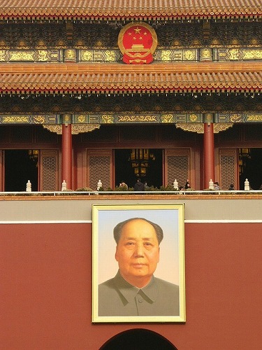 毛沢東主席と国章