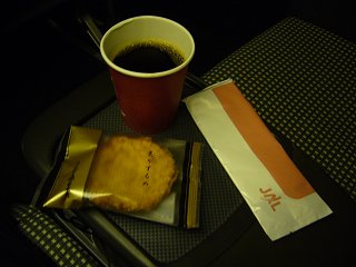 JAL1038便のクラスJ茶菓