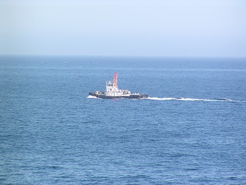 立待岬から見えた沖の船
