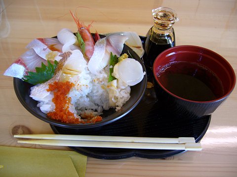 鯛喜の海鮮丼（食べかけ）