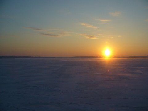 厚岸湖から見える朝日