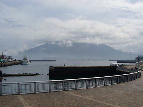 鹿児島港から見た桜島
