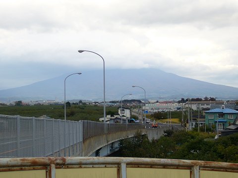 陸橋から見た岩木山