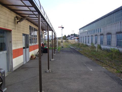 駅舎の裏側