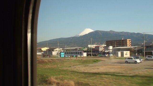 東海道本線車内から見る富士山