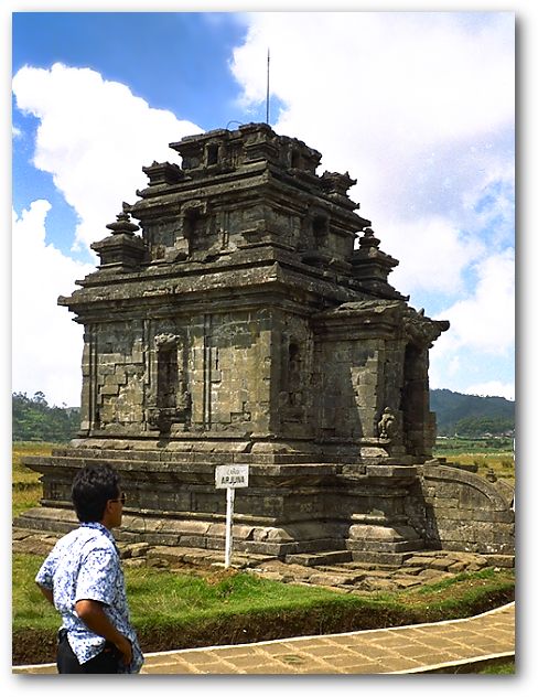 アルジュナ寺院(1) (ディエン高原)：ジャワの寺院(遺跡)：インドネシア