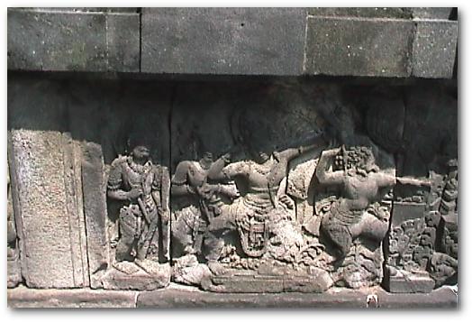 プランバナン寺院のラーマーヤナ レリーフ(3)「タタカを倒すラーマ」(ユネスコ世界遺産)：ジャワの寺院：インドネシア