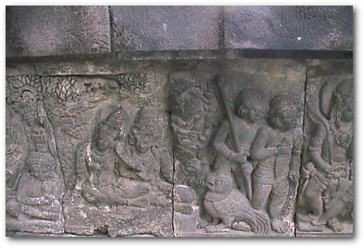 プランバナン寺院のラーマーヤナ レリーフ(14)「ラーマとジャタユ」(ユネスコ世界遺産)：ジャワの寺院：インドネシア
