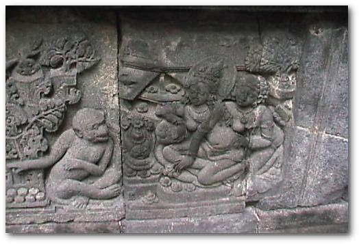 プランバナン寺院のラーマーヤナ レリーフ(18)「ハヌマンとシンタ」(ユネスコ世界遺産)：ジャワの寺院：インドネシア