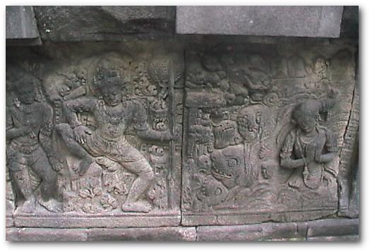 プランバナン寺院のラーマーヤナ レリーフ(20)「海を干上がらせようとするラーマ」(ユネスコ世界遺産)：ジャワの寺院：インドネシア