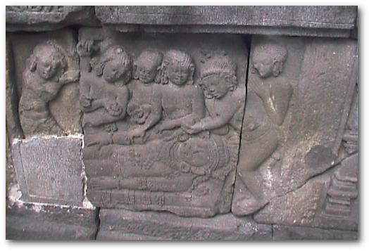 プランバナン寺院のラーマーヤナ レリーフ(26)「クンバカルナの死」(ユネスコ世界遺産)：ジャワの寺院：インドネシア