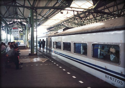 特急列車アルゴ・ゲデ(1)：私の好きなインドネシア