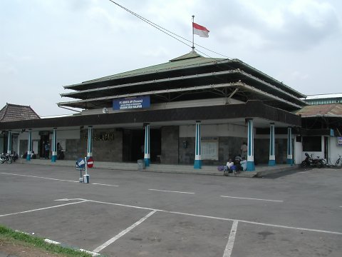 ソロ・バラパン駅の駅舎：私の好きなインドネシア
