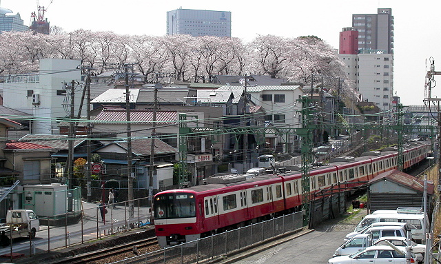 京浜急行神奈川駅付近　2006.04.01