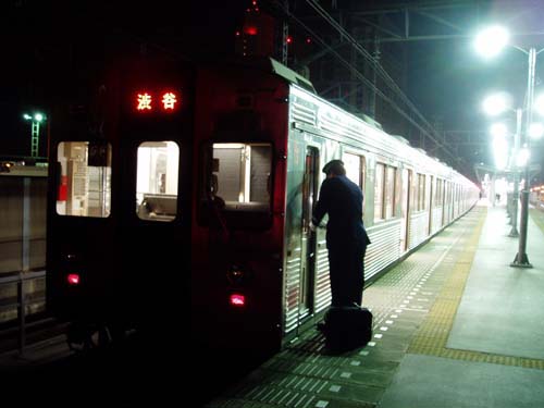 始発電車の横浜側